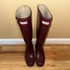 Talk Hunter rain boots. Women’s size 8 in a maroon/purple color